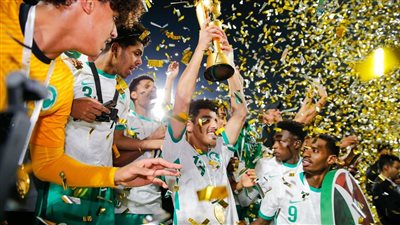 شاهد| أمير منطقة عسير يتوج منتخب السعودية بكأس العرب للشباب