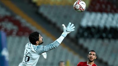 الأهلي يحتفل بعلي لطفي بعد ثلاثية الاتحاد: 