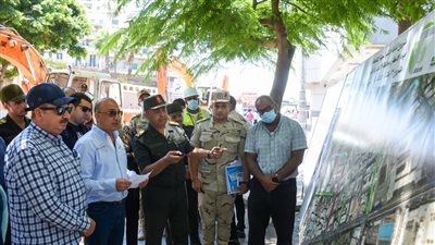 محافظ الإسكندرية يتفقد 3 مشروعات لفصل مياه الأمطار عن الصرف