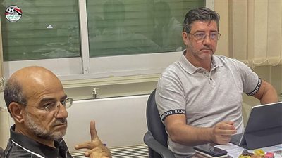 اجتماع بين عامر حسين وفيتوريا للترتيب للموسم الجديد 