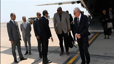 محافظ جنوب سيناء يستقبل رئيس جمهورية فيجي بمطار شرم الشيخ الدولي