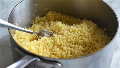 طريقة عمل الكسكسي بالزبدة والمكسرات | فيديو