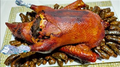 طريقة عمل البط المحشي بورق العنب | فيديو