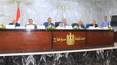 محافظ سوهاج يناقش مع مسئولي الصحة الارتقاء بمستوى خدمات تنظيم الأسرة 