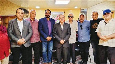 بعد تعدي مواطن عليه بسلاح أبيض.. وفد من أهالي الأميرية يزورون رئيس الحي 