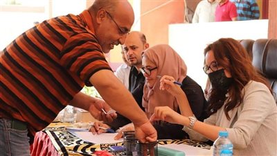 الجيزة تجري القرعة العلنية الأولى لــ 82 أسرة من متضرري سيول الديسمي بالصف | صور