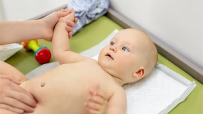 مخاطر الخصية المعلقة لدى المواليد 