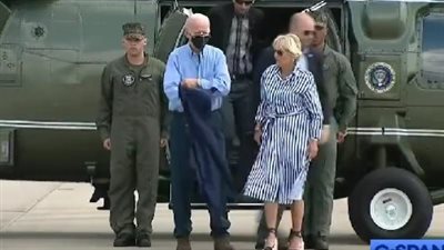 حركات غريبة وعدم تركيز.. مقطع فيديو يرصد تدهور الحالة الصحية للرئيس الأمريكي