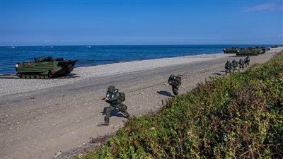 تايوان تبدأ مناورات عسكرية بالذخيرة الحية تحاكي صد هجوم من الصين