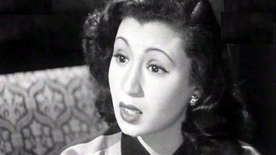 ثريا حلمي.. ملكة المونولوج التي تبنتها راقصة.. واعتزلت الغناء بسبب حال المسارح في مصر