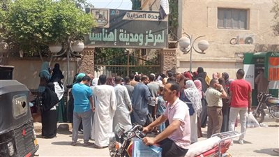 إغماءات بين السيدات.. تكدس شديد للحصول على لبن الأطفال ببني سويف | صور