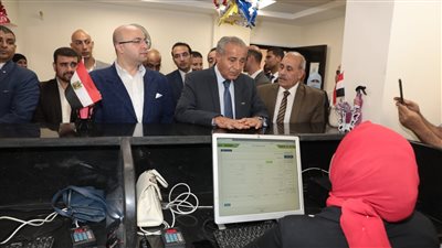 المصيلحي يتفقد المركز التكنولوجي المطور للبطاقات التموينية ببني سويف