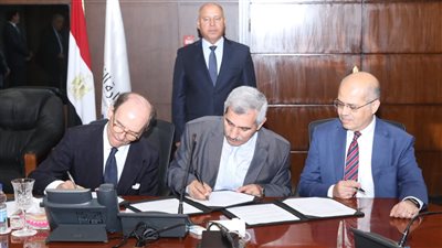 النقل توقع عقود تصنيع وتوريد 7 قطارات نوم فاخرة جديدة.. اعرف التفاصيل