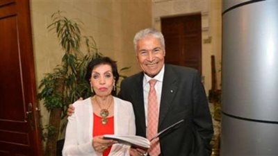 بنحافة ملحوظة بصحبة طليقها.. أخر ظهور للفنانة الراحلة رجاء حسين