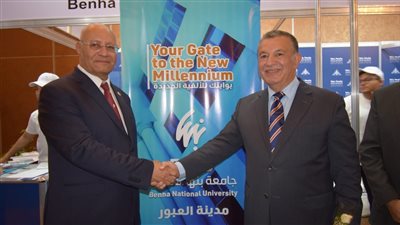 للتعرف على البرامج الدراسية.. إقبال طلابي على جناح جامعة بنها في 