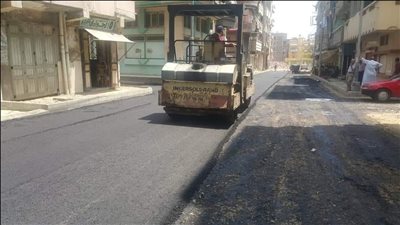 بدء أعمال الرصف بالأسفلت بشارع الشيخ عبد الله بفارسكور 