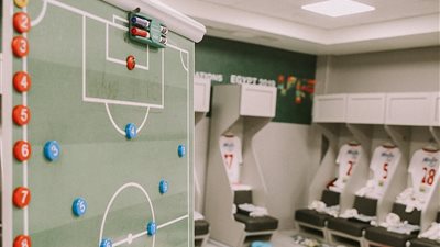 5 صور ترصد انتظار وصول لاعبي الزمالك إلى غرفة خلع الملابس قبل مباراة المقاصة