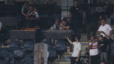 فيريرا يقود الزمالك من المدرجات وينفعل بسبب خطأ عواد|فيديو