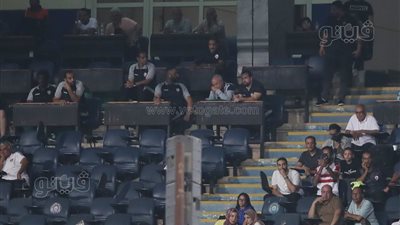 فيريرا يتابع مباراة الزمالك والمقاصة من المدرجات | صور 