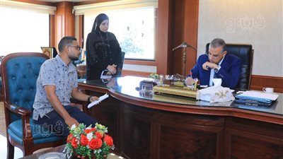 محافظ سوهاج ونائبه يلتقون 142 مواطنا لبحث مطالبهم وحل شكواهم