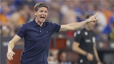 مدرب فرانكفورت: هدفنا الفوز بالسوبر الأوروبي ولا نخشى ريال مدريد