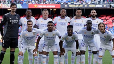 بنزيما يقود هجوم ريال مدريد أمام فرانكفورت في السوبر الأوروبي