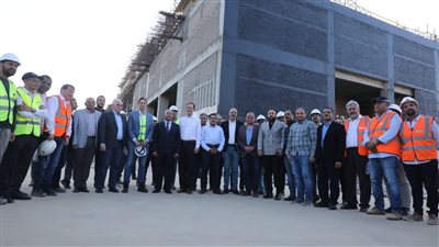 وزير النقل ورئيس سيمنز موبيليتي يتفقدان محطة العاصمة الإدارية بمشروع القطار الكهربائي