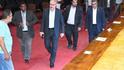 رئيس جامعة قناة السويس يفتتح قاعة المؤتمرات الكبرى بعد تطويرها