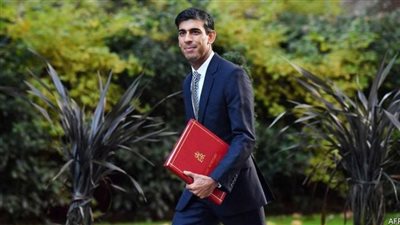 حذاء مرشح لرئاسة الحكومة البريطانية يثير موجة من السخرية في لندن | صور 