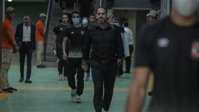 حافلة الأهلي تصل إلى ملعب برج العرب لخوض مباراة المصري البورسعيدي