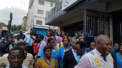 بسبب الاحتجاجات.. دولة إفريقية تفرض حظر تجوال