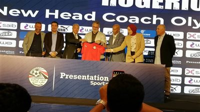 ميكالي يكشف تفاصيل التعاقد معه ويقدم جهازه المعاون | صور