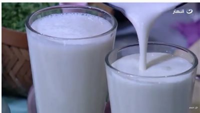 طريقة عمل ميلك تشيك الموز بالفانيليا | فيديو 