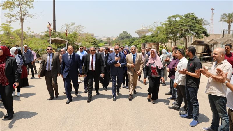 ممر شرفي لرئيس جامعة