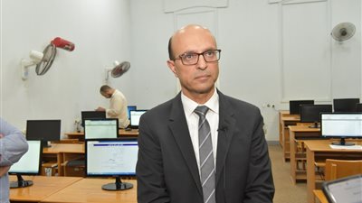 جامعة أسيوط تخصص 103 أجهزة كمبيوتر لمكتب التنسيق