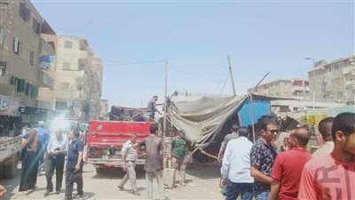 رئيس مدينة العياط بالجيزة يقود حملة تضبط 180 حالة إشغال | صور