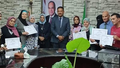 وكيل تعليم الجيزة يكرم موجه عام الصحافة | صور