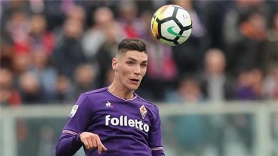 فيورنتينا يقطع الطريق على يوفنتوس وإنتر ميلان ويجدد عقد مدافع الفريق 