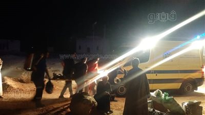 وصلوا بعد ٧ دقائق.. ٨ سيارات إسعاف تشارك في نقل مصابي ميكروباص مطروح