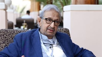 وسط غياب أسرته، انطلاق حفل توقيع كتاب «قراءة في مشوار نور الشريف» 