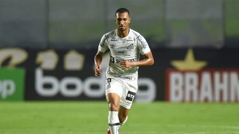 لوكاس براجا مهاجم