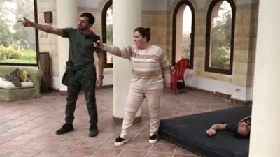 مخرج الأكشن في فيلم تسليم أهالي يكشف مفاجأة عن دور دلال عبد العزيز | فيديو