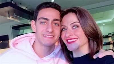 هيدي كرم تفاجئ جمهورها بأحدث ظهور لنجلها 