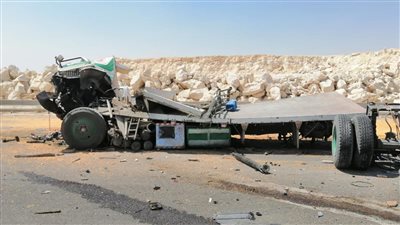 أول صور لمصرع 3 أشخاص وإصابة 5 آخرين في حادث تصادم بالطريق الإقليمي
