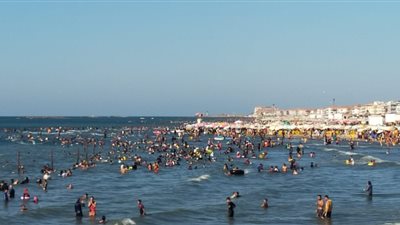 شواطئ رأس البر تشهد إقبالا كبيرا من المواطنين خلال عطلة نهاية الأسبوع | فيديو 