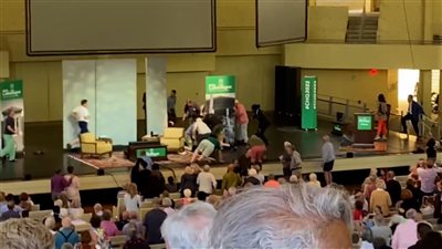 لحظة اعتقال المتهم بمحاولة اغتيال الروائي سلمان رشدي|فيديو