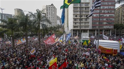 دفاعا عن الديمقراطية.. مظاهرات ضد الرئيس البرازيلي