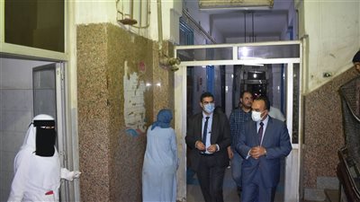 نائب محافظ المنيا يتابع حالة مصابي حادث الطريق الصحراوي الشرقي الدموي | صور
