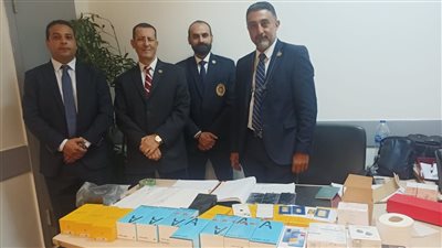 مطار القاهرة في 24 ساعة.. ضبط راكب بحوزته شيكين بـ45 مليون جنيه.. وآخر أخفى سبائك ذهبية بحذائه