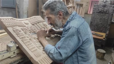 الأويمة.. قصة مهنة أمهر صناع الأثاث في دمياط | فيديو وصور 